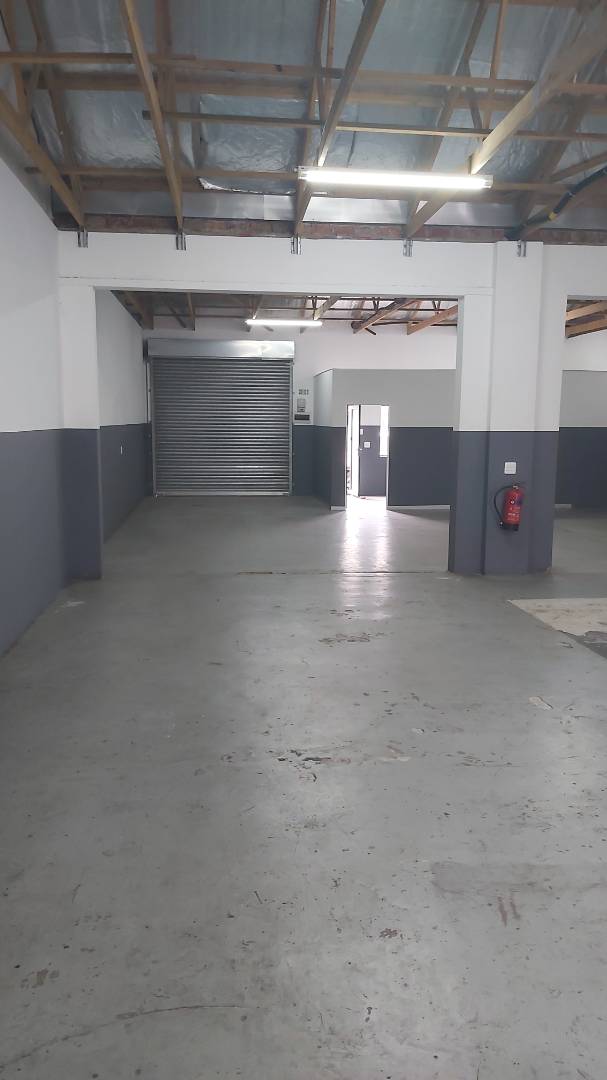 To Let Commercial Property for Rent in Overbaakens Eastern Cape